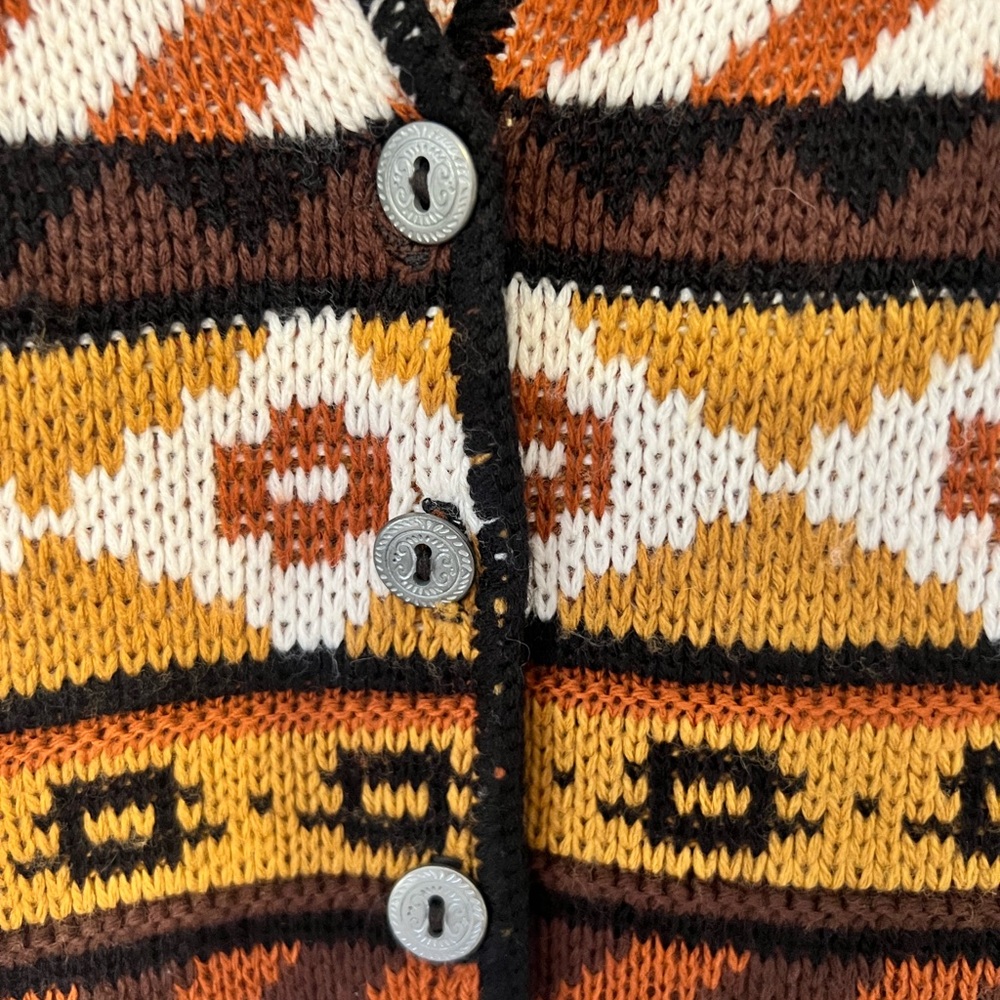 Geometric Patterned Knit Vest - Picture 3 of 4
